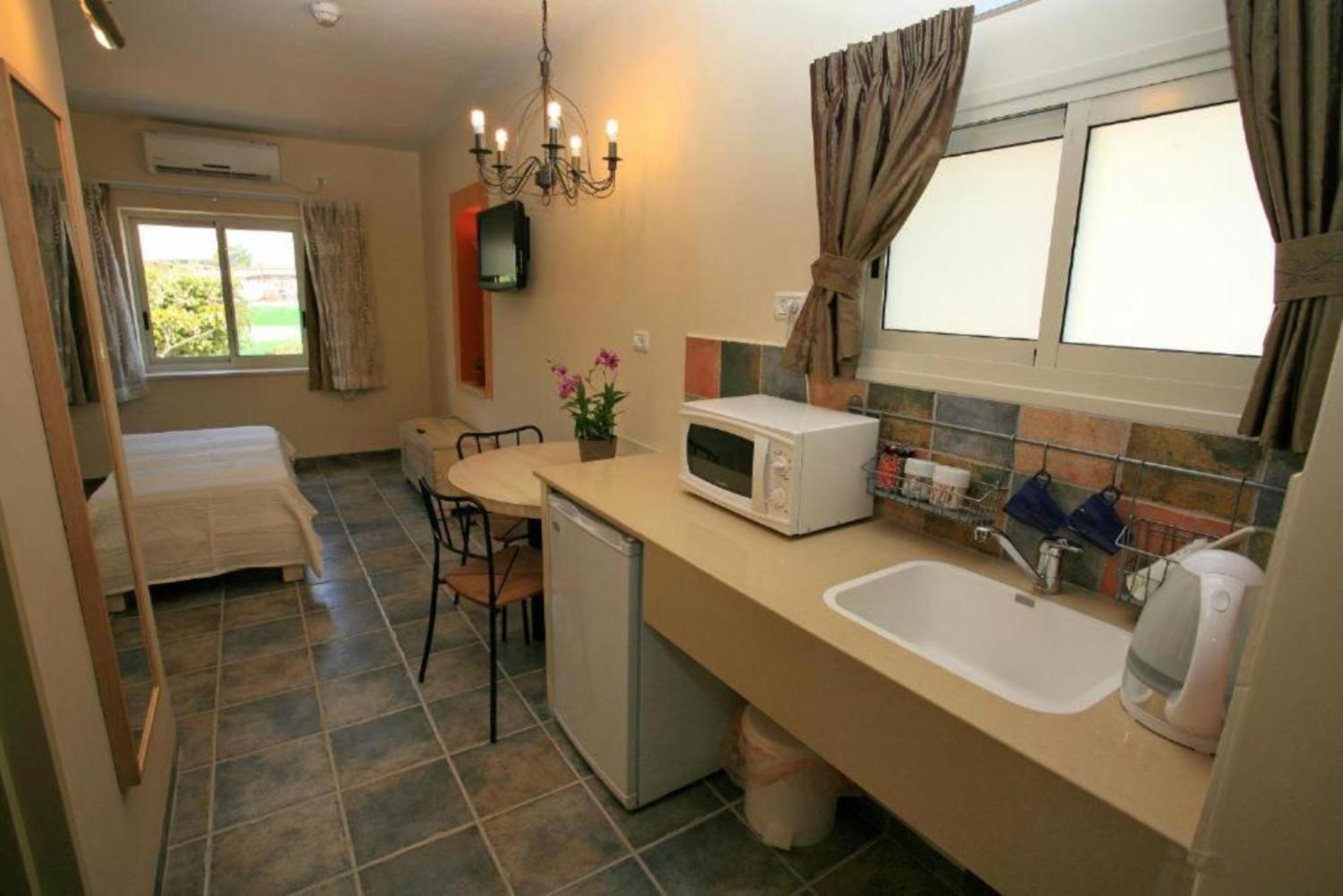 Shaar Hagolan Kibbutz Country Lodging Eksteriør billede