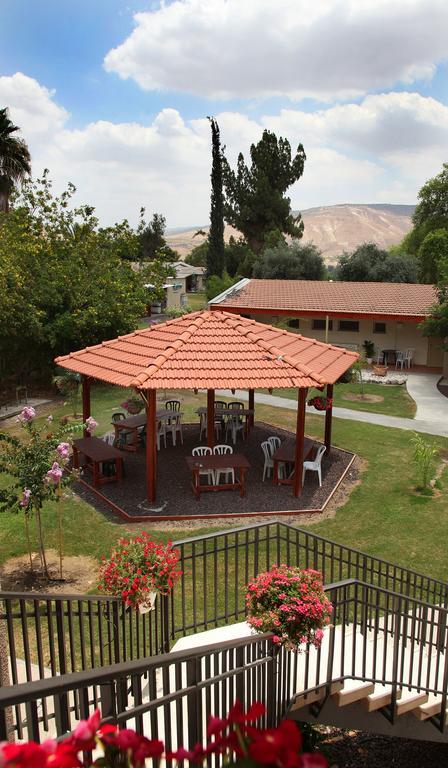 Shaar Hagolan Kibbutz Country Lodging Eksteriør billede