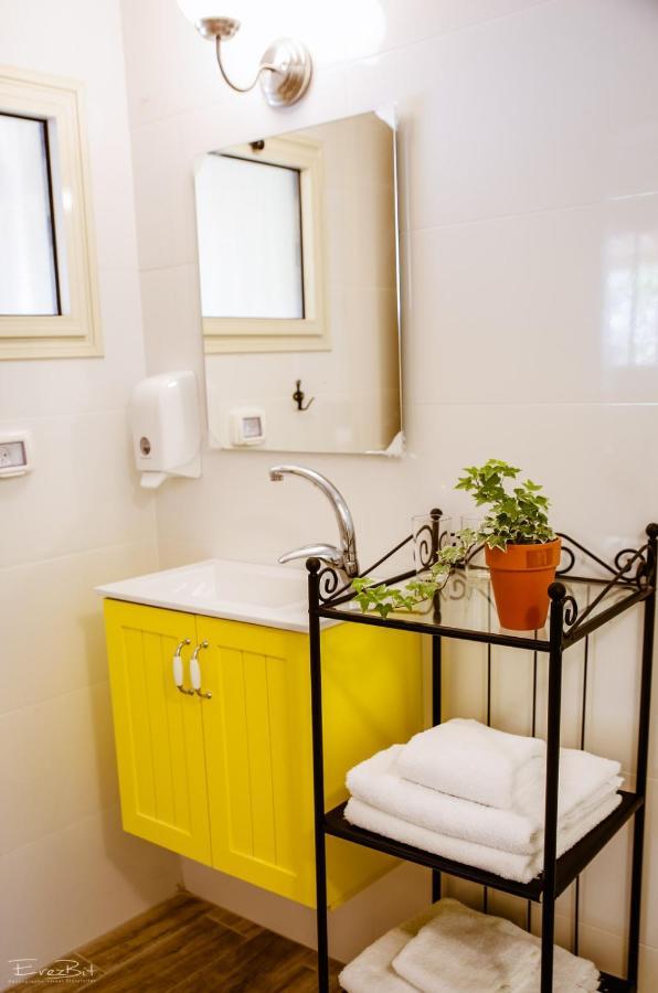 Shaar Hagolan Kibbutz Country Lodging Eksteriør billede